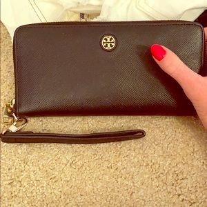 Tory Burch Robinson zip around wallet